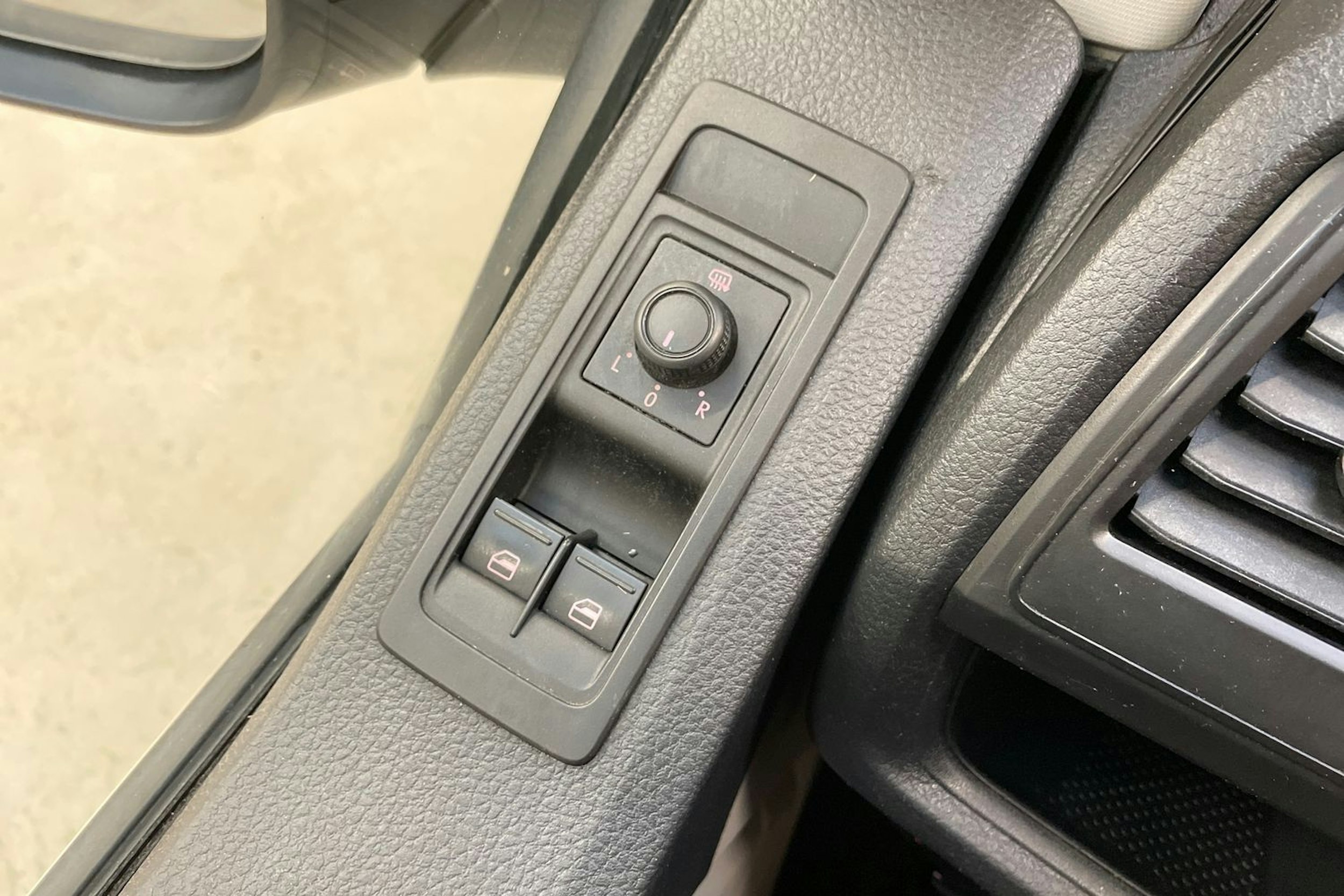 valkoinen Volkswagen Transporter 2017 kuva 18.