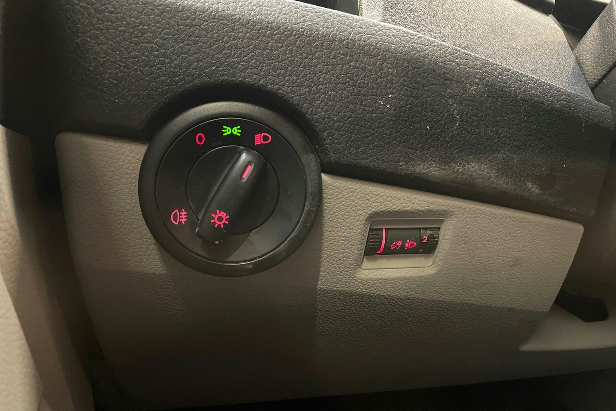 valkoinen Volkswagen Transporter 2017 kuva 20.