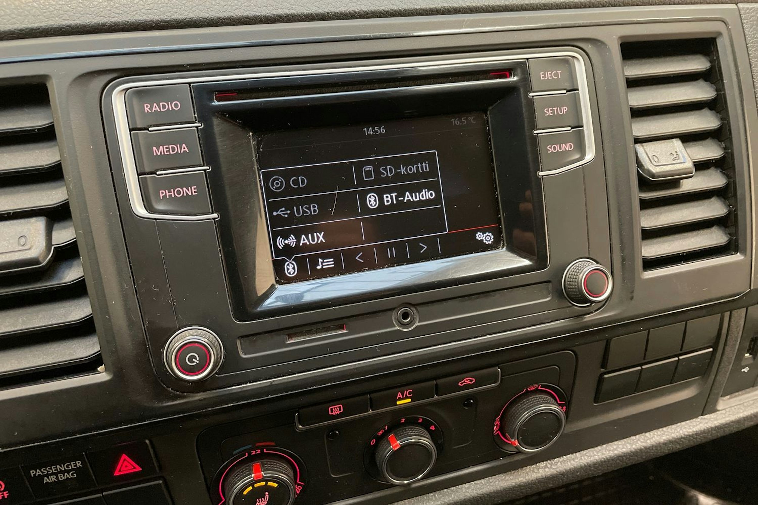 valkoinen Volkswagen Transporter 2017 kuva 23.