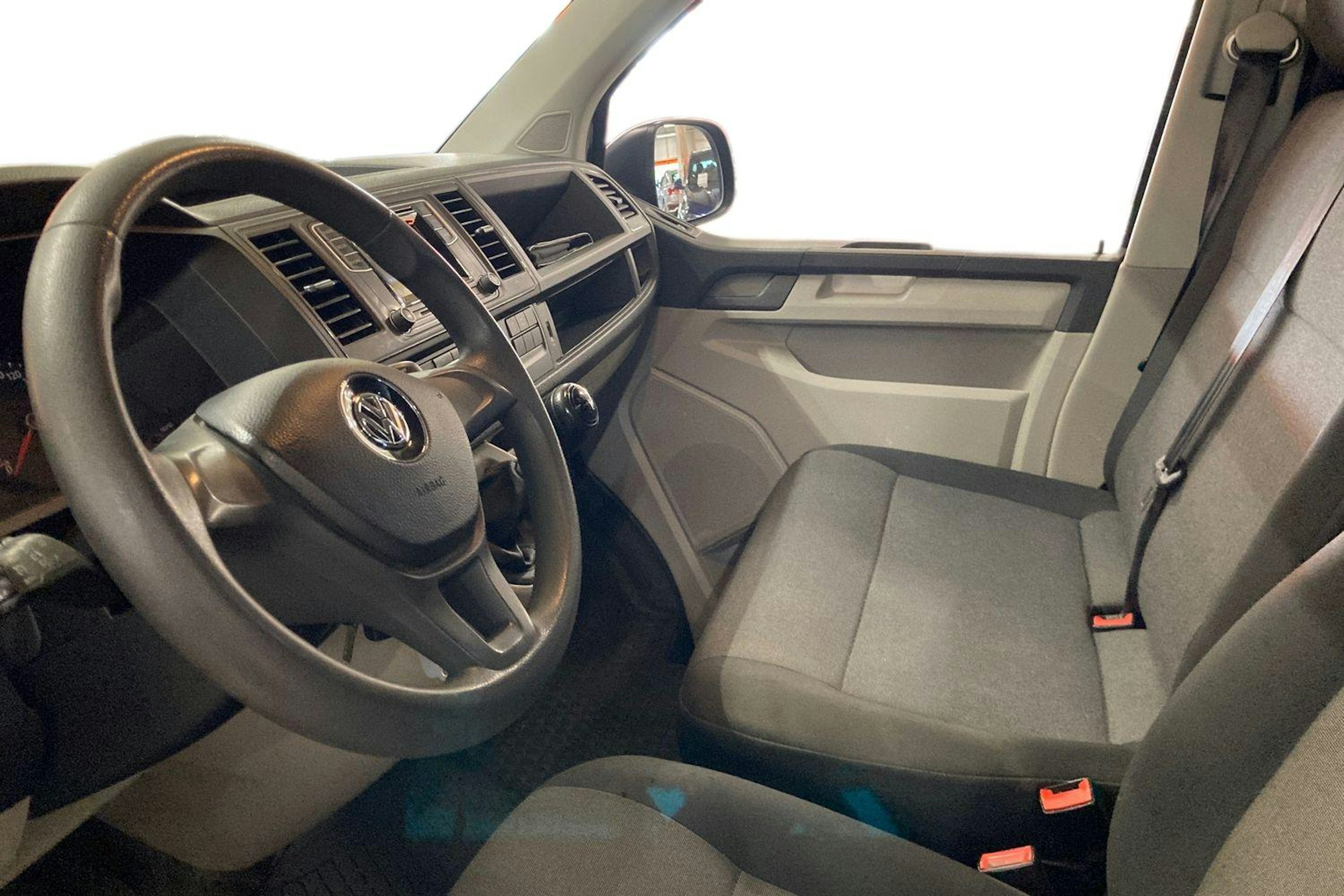 musta Volkswagen Transporter 2017 kuva 3.
