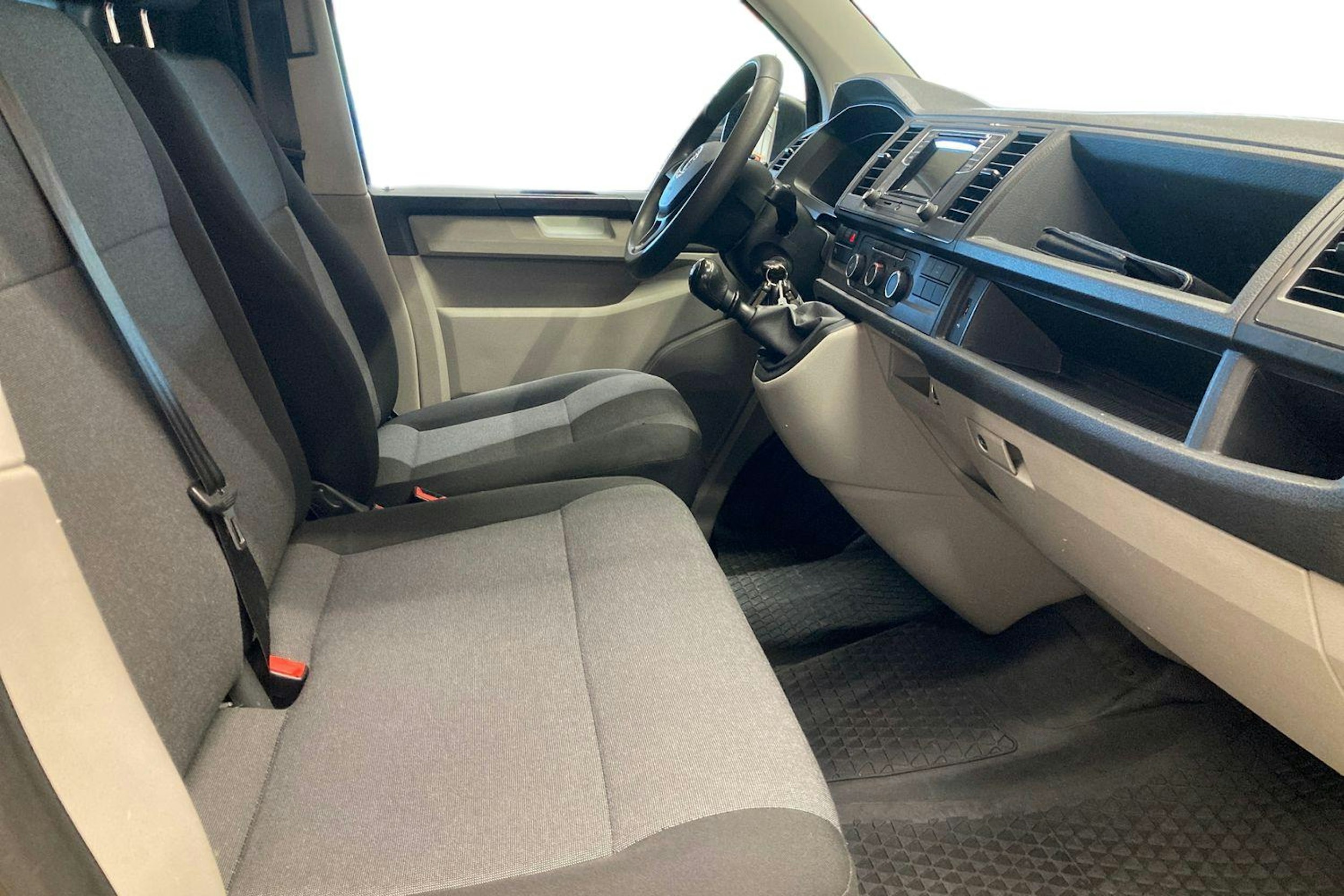 musta Volkswagen Transporter 2017 kuva 10.