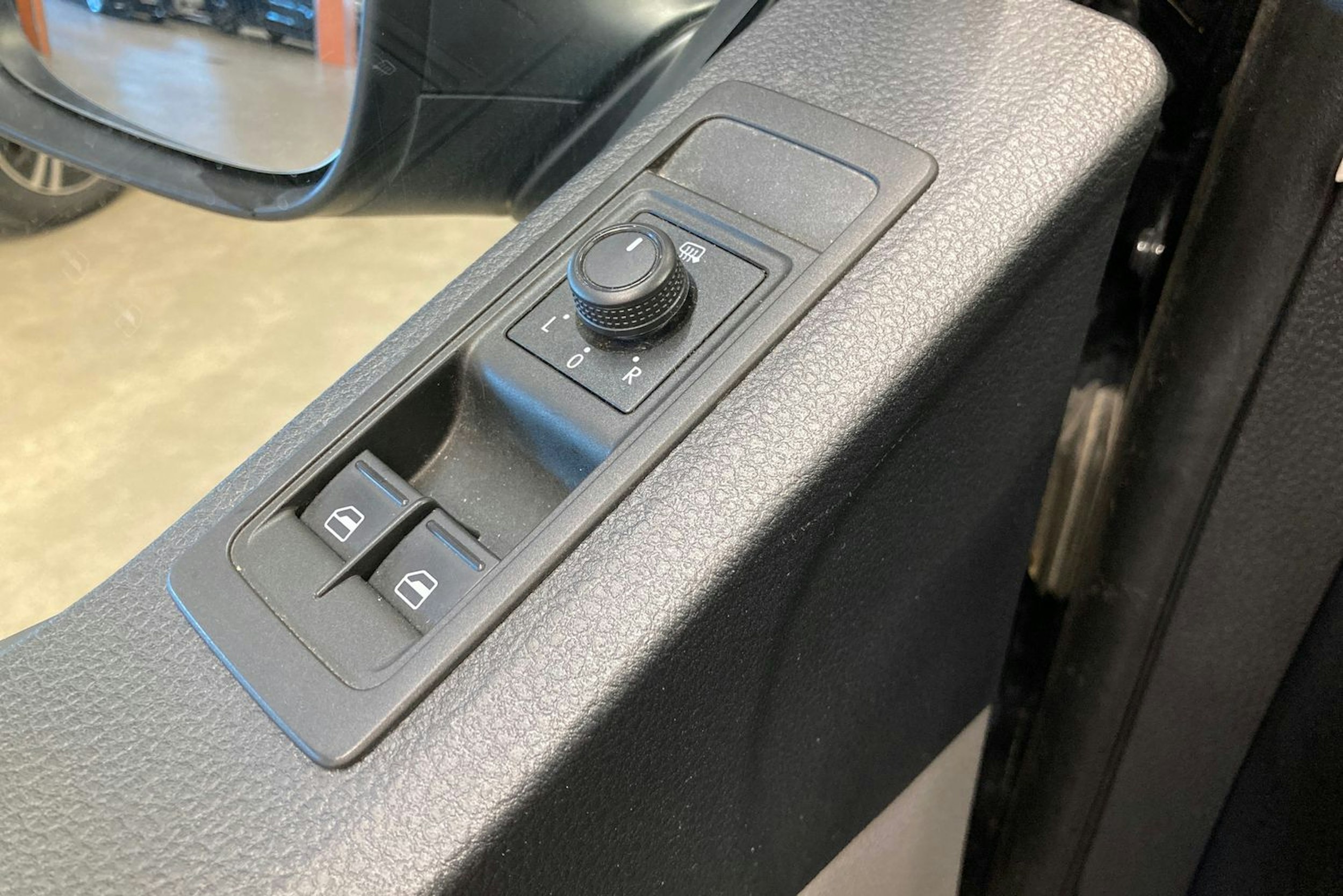 musta Volkswagen Transporter 2017 kuva 21.