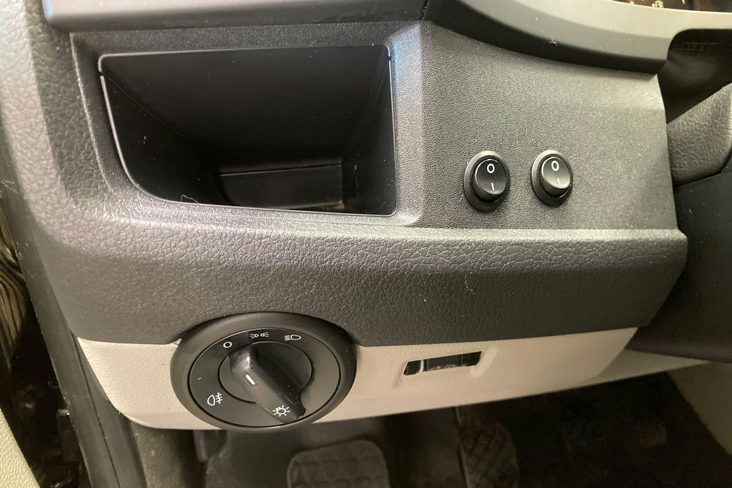 musta Volkswagen Transporter 2017 kuva 22.