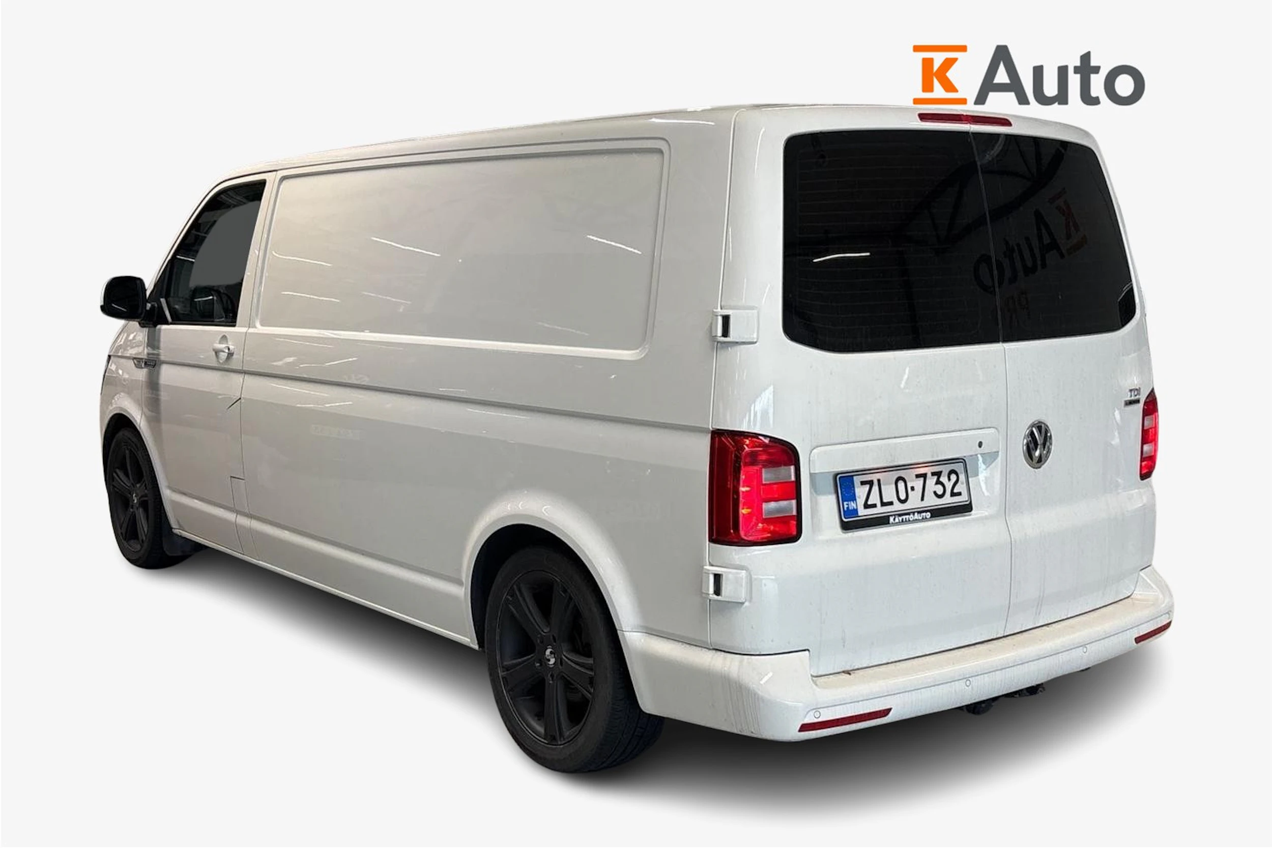 valkoinen Volkswagen Transporter 2017 kuva 2.
