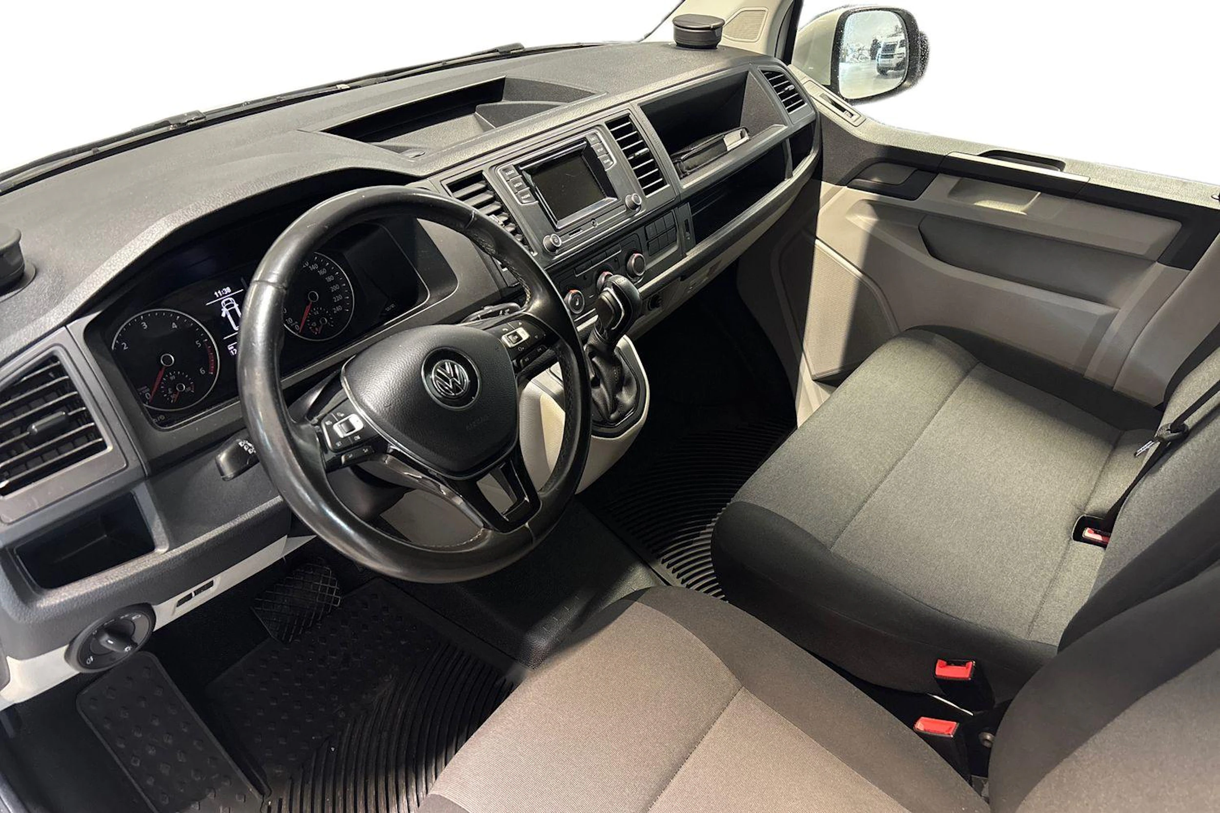 valkoinen Volkswagen Transporter 2017 kuva 3.
