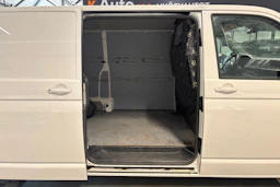 valkoinen Volkswagen Transporter 2017 kuva 4.