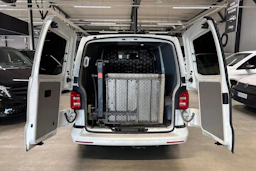 valkoinen Volkswagen Transporter 2017 kuva 5.