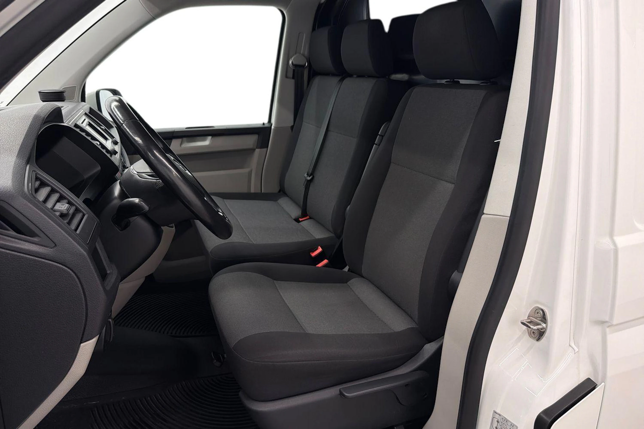 valkoinen Volkswagen Transporter 2017 kuva 8.