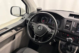 valkoinen Volkswagen Transporter 2017 kuva 10.