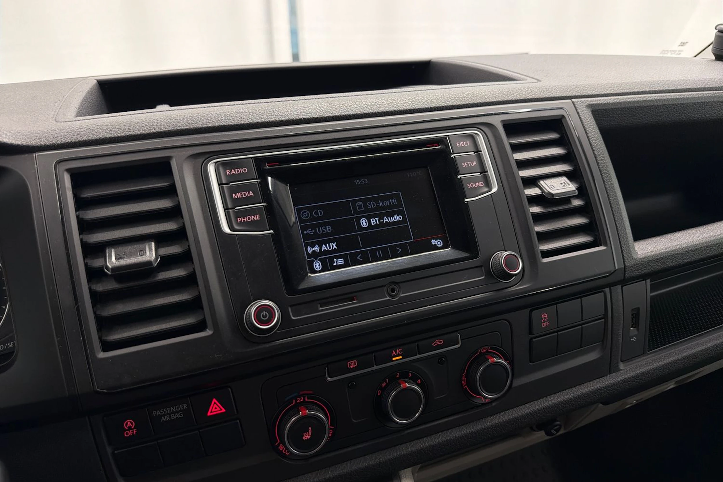 valkoinen Volkswagen Transporter 2017 kuva 17.