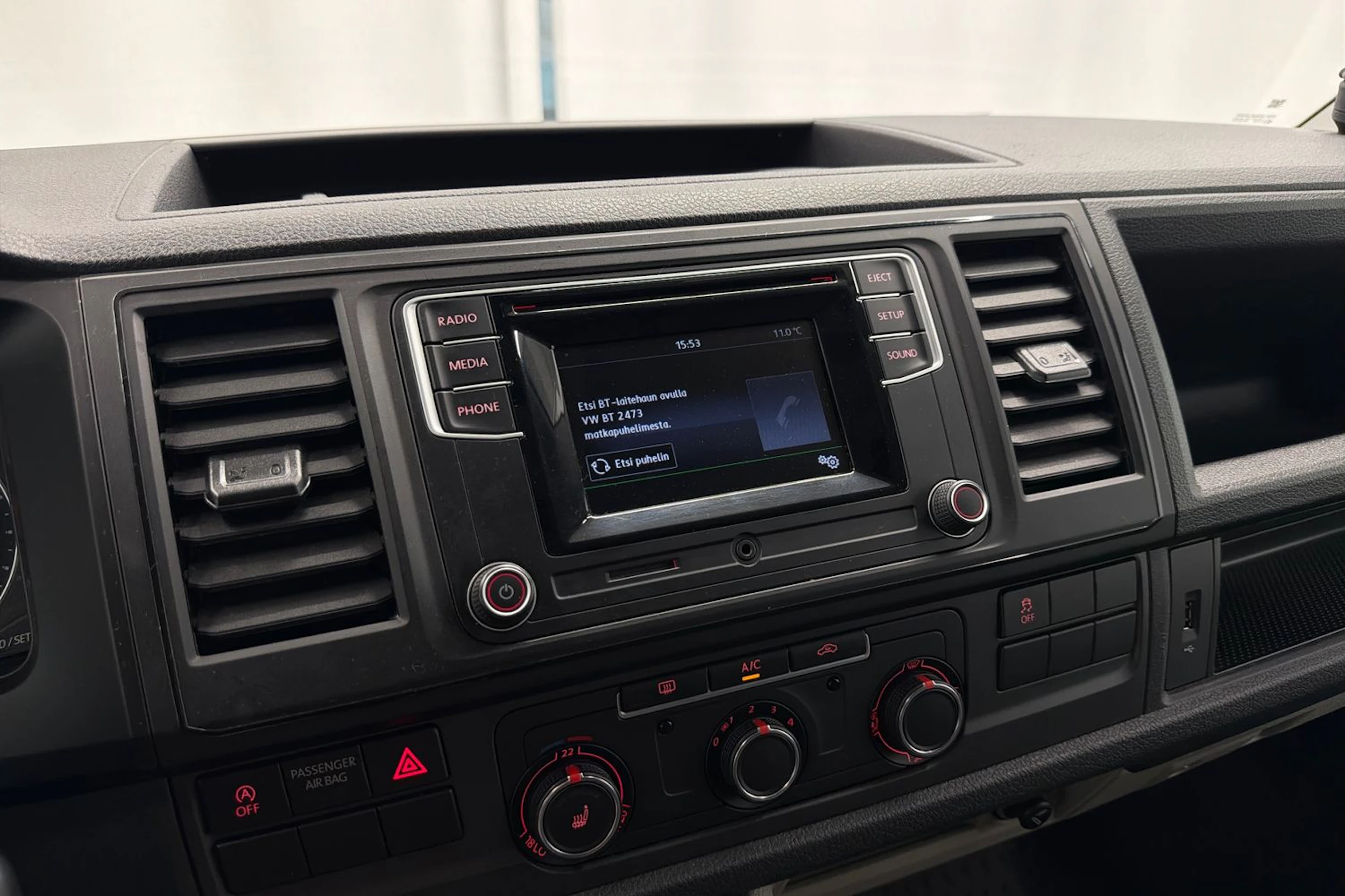 valkoinen Volkswagen Transporter 2017 kuva 18.