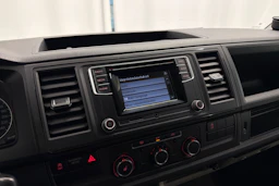 valkoinen Volkswagen Transporter 2017 kuva 19.