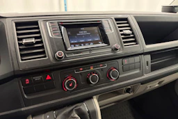 valkoinen Volkswagen Transporter 2017 kuva 21.