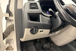 valkoinen Volkswagen Transporter 2017 kuva 23.