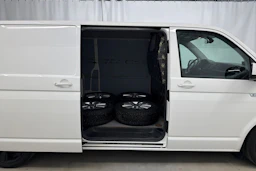 valkoinen Volkswagen Transporter 2017 kuva 25.