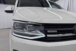 valkoinen Volkswagen Transporter 2017 kuva 31.