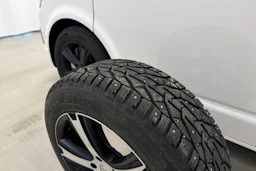 valkoinen Volkswagen Transporter 2017 kuva 34.