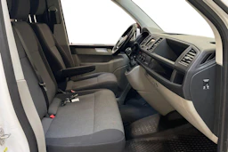 valkoinen Volkswagen Transporter 2017 kuva 8.