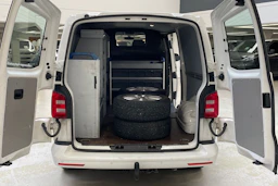 valkoinen Volkswagen Transporter 2017 kuva 11.