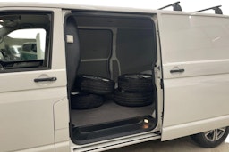 valkoinen Volkswagen Transporter 2017 kuva 11.