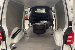 valkoinen Volkswagen Transporter 2017 kuva 17.