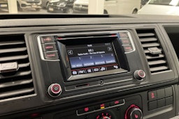 valkoinen Volkswagen Transporter 2017 kuva 23.