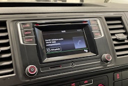 valkoinen Volkswagen Transporter 2017 kuva 25.