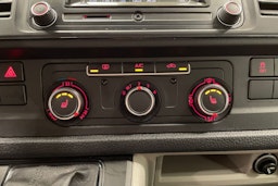 valkoinen Volkswagen Transporter 2017 kuva 27.