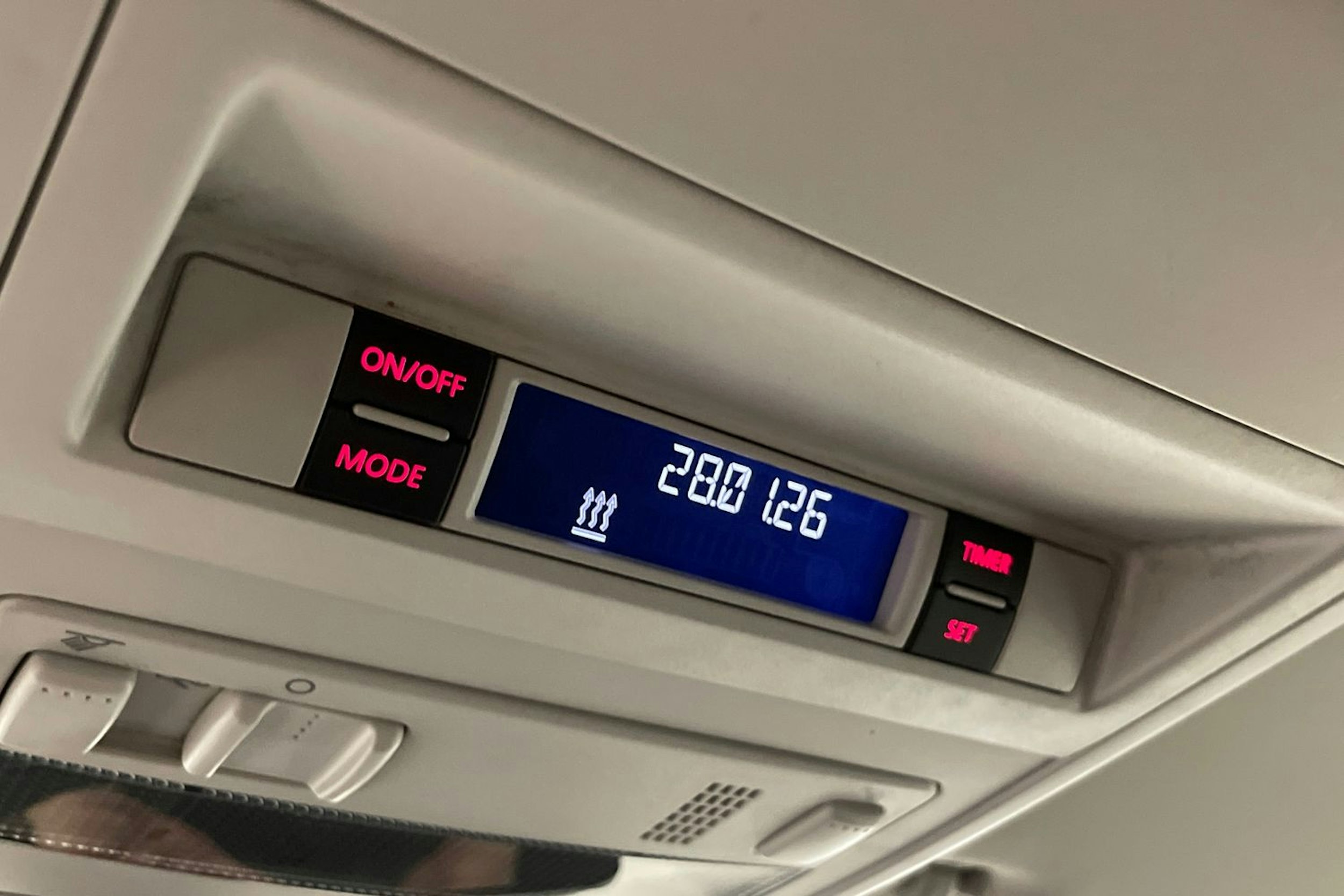 valkoinen Volkswagen Transporter 2017 kuva 29.