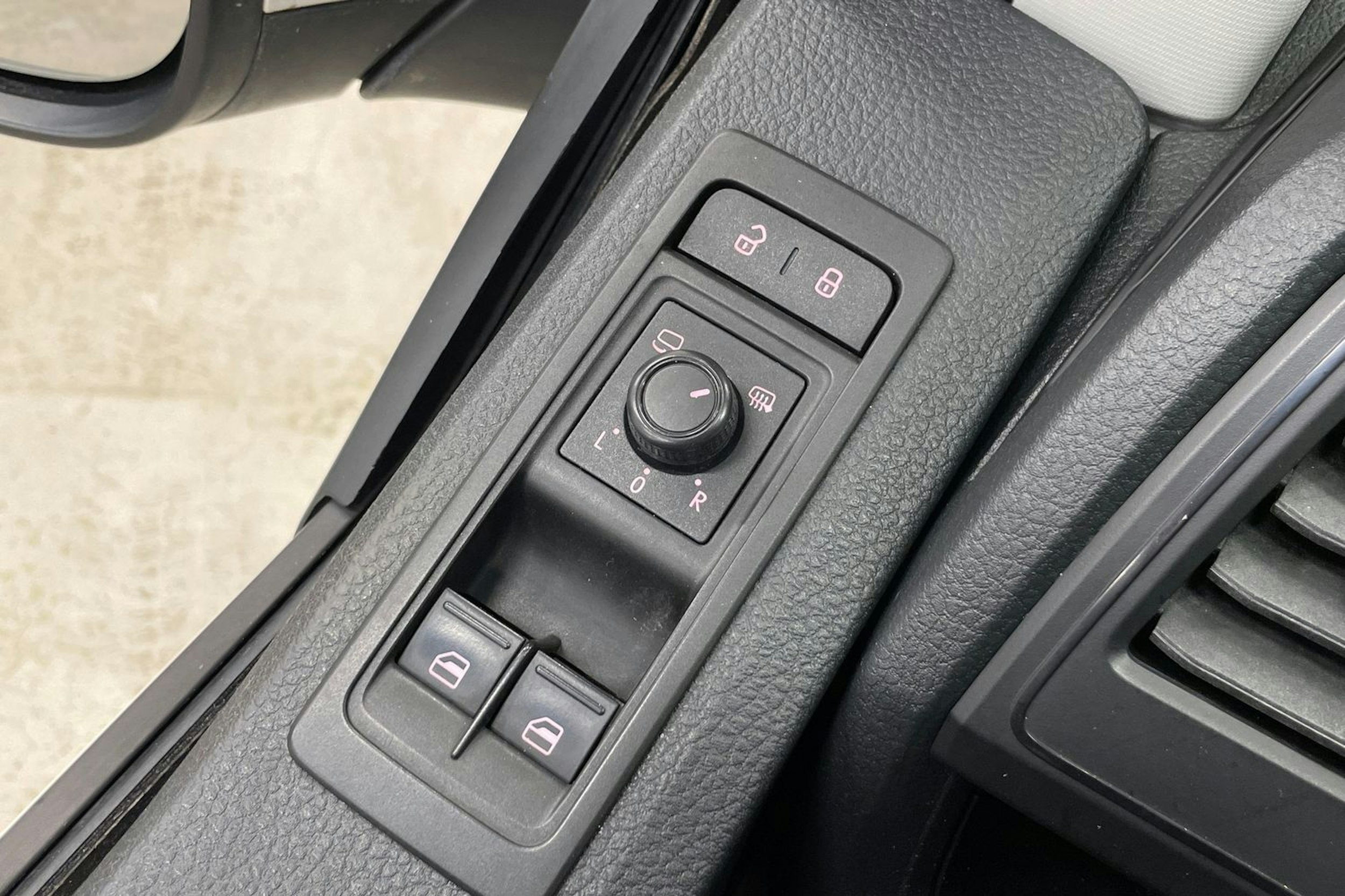 valkoinen Volkswagen Transporter 2017 kuva 31.