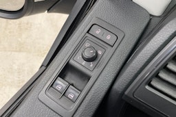 valkoinen Volkswagen Transporter 2017 kuva 31.