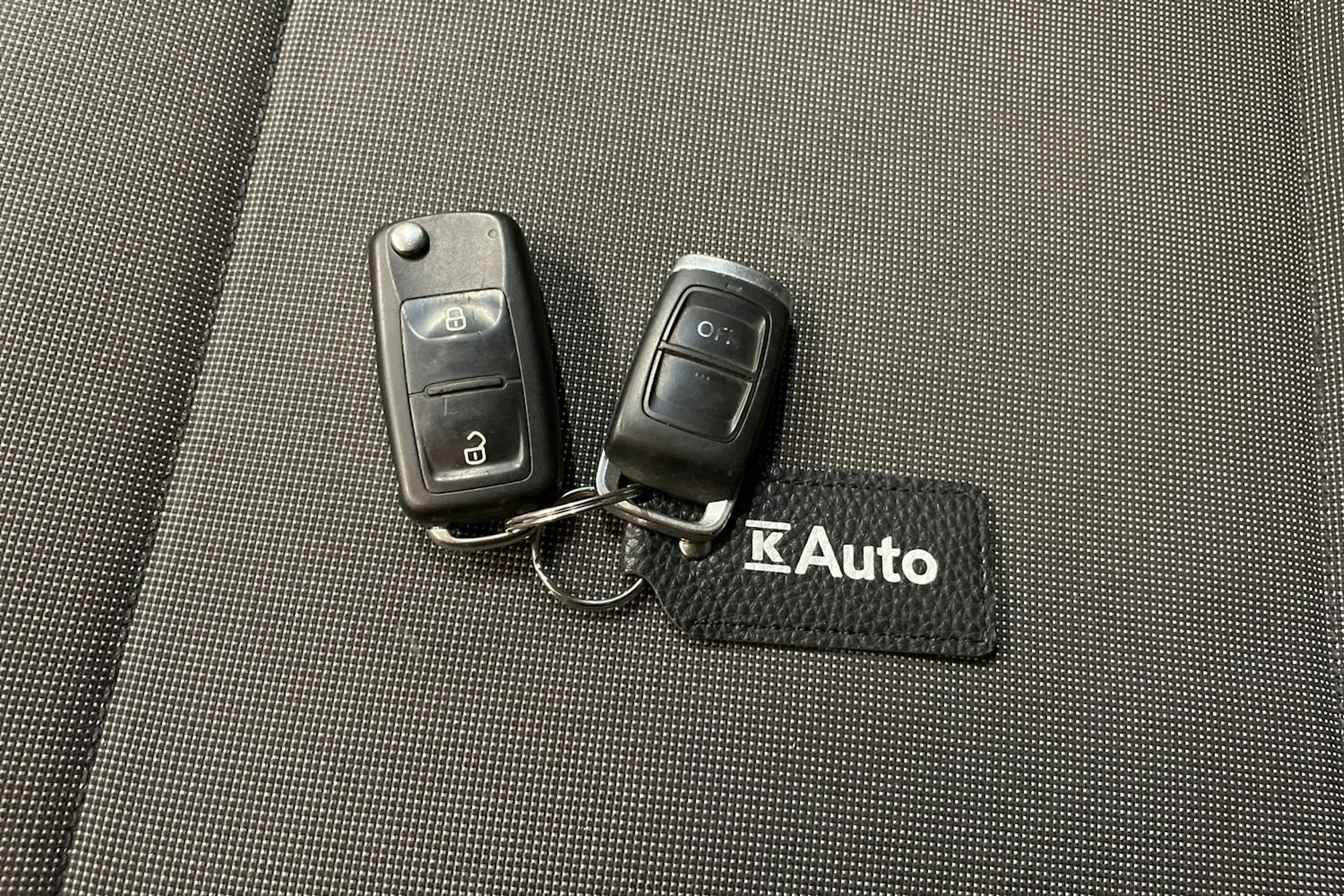 valkoinen Volkswagen Transporter 2017 kuva 32.