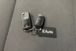 valkoinen Volkswagen Transporter 2017 kuva 32.