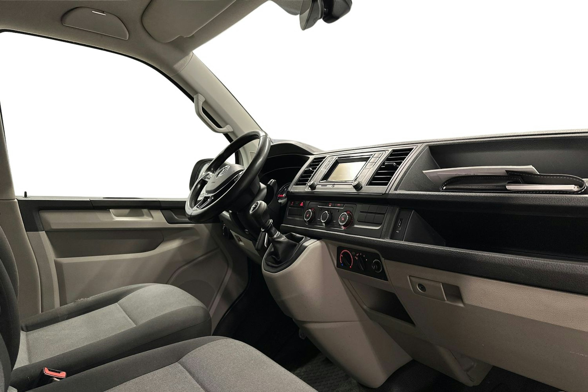 valkoinen Volkswagen Transporter 2018 kuva 7.
