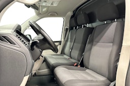 valkoinen Volkswagen Transporter 2018 kuva 8.