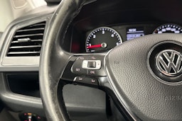 valkoinen Volkswagen Transporter 2018 kuva 10.