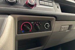 valkoinen Volkswagen Transporter 2018 kuva 15.