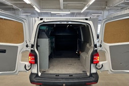 valkoinen Volkswagen Transporter 2018 kuva 17.