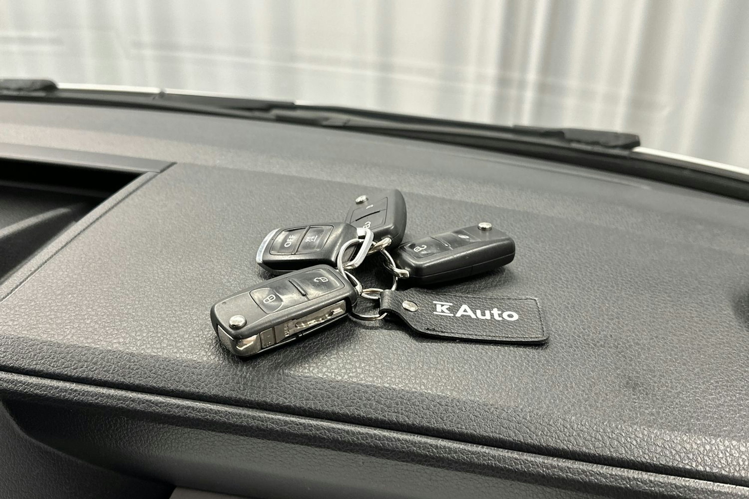 valkoinen Volkswagen Transporter 2018 kuva 20.