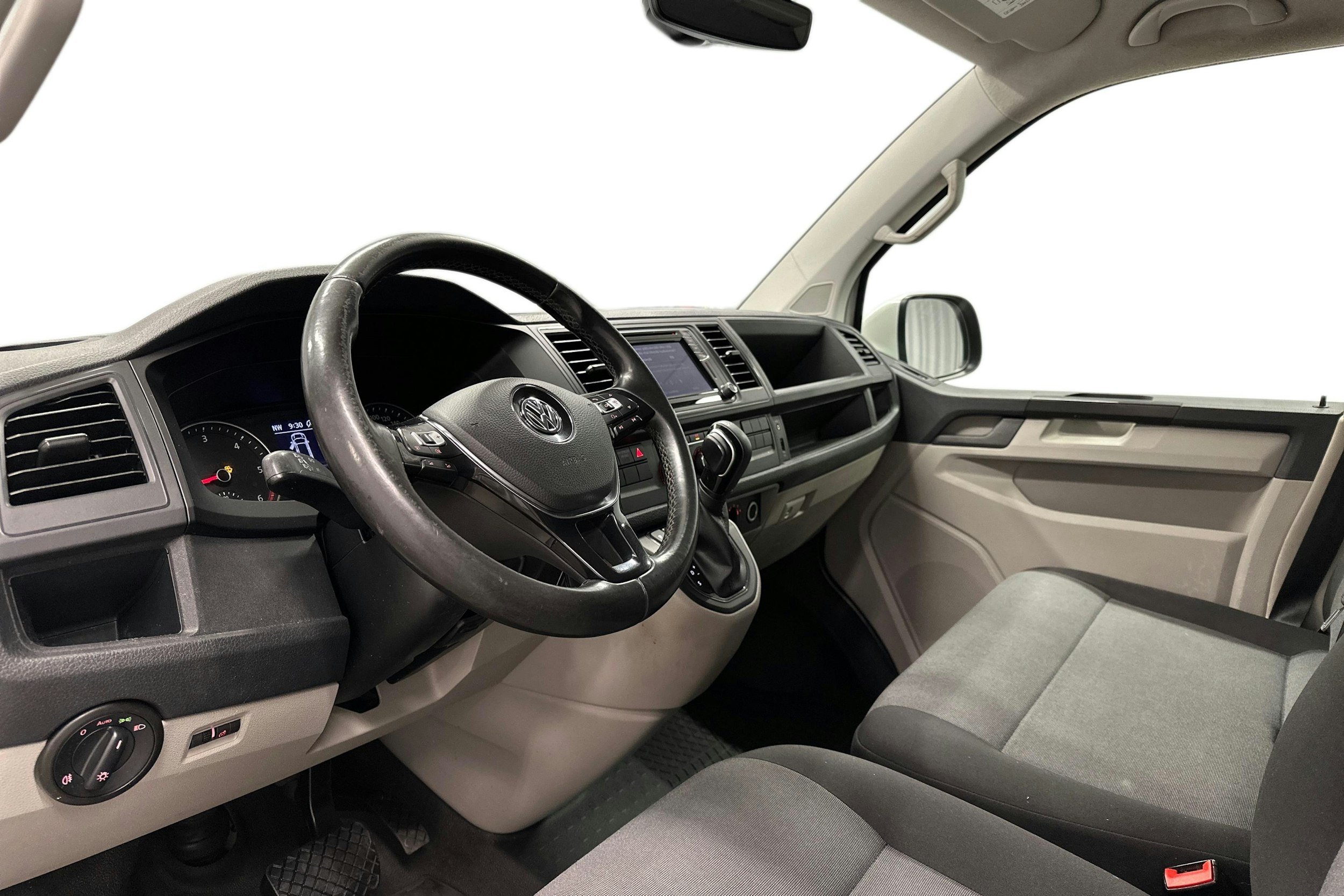valkoinen Volkswagen Transporter 2018 kuva 6.