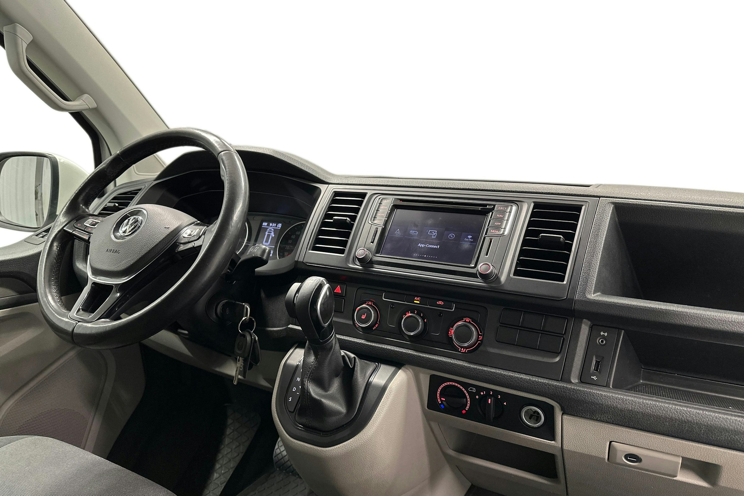 valkoinen Volkswagen Transporter 2018 kuva 7.