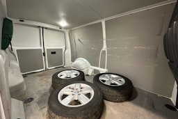 valkoinen Volkswagen Transporter 2018 kuva 12.