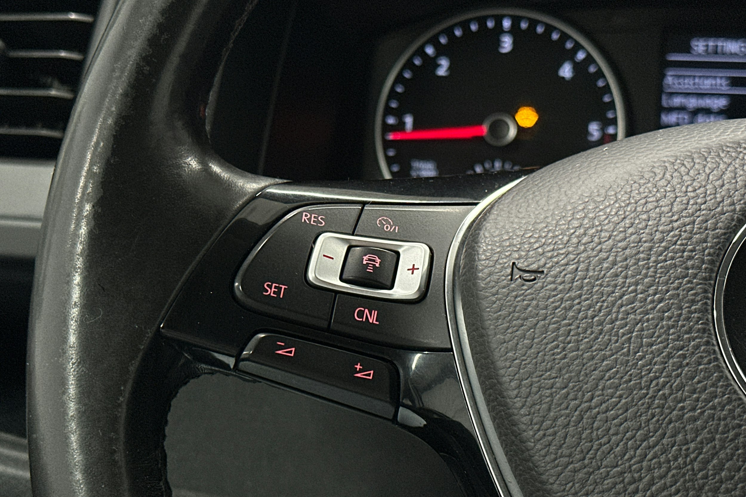 valkoinen Volkswagen Transporter 2018 kuva 15.