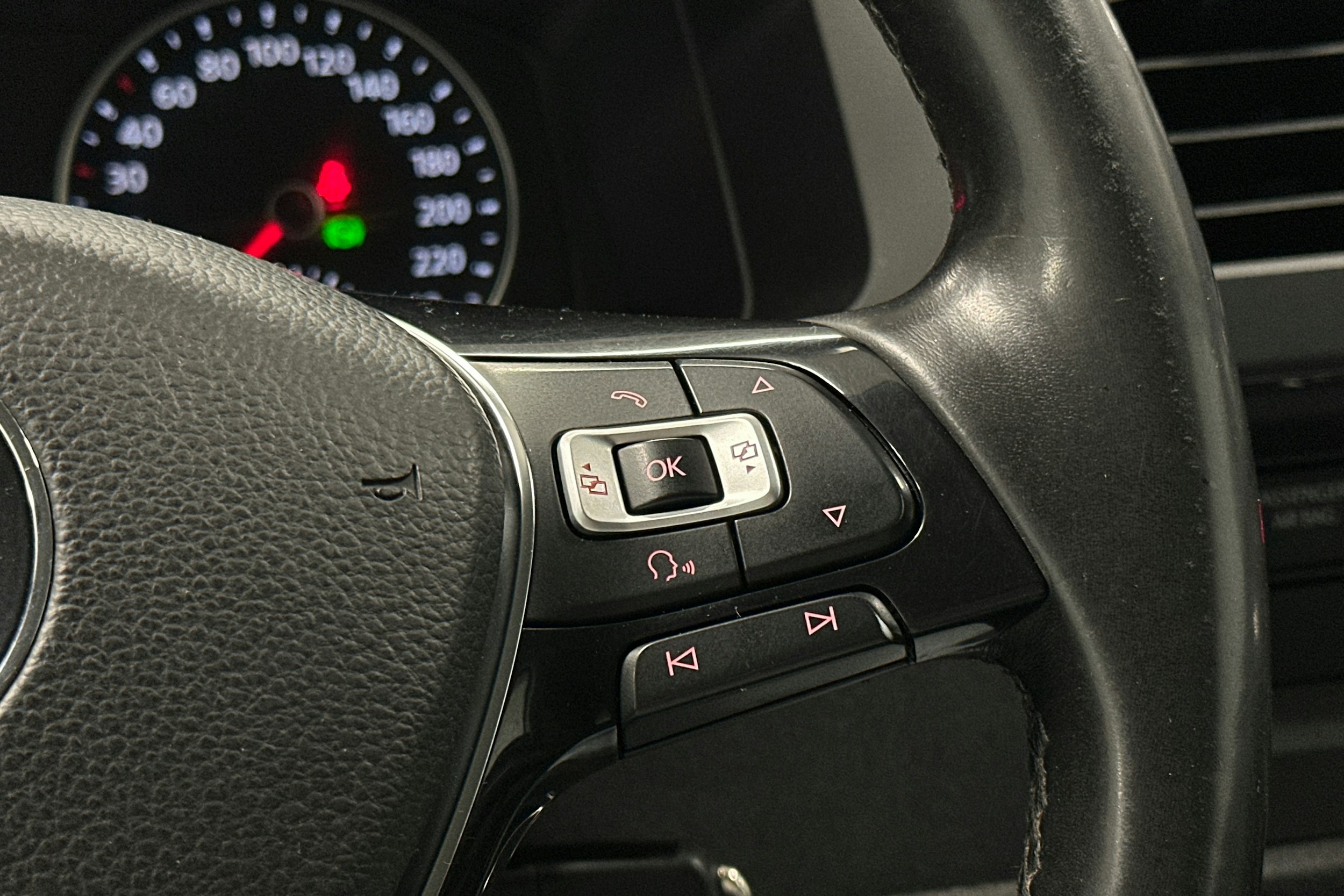 valkoinen Volkswagen Transporter 2018 kuva 16.