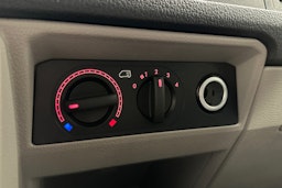 valkoinen Volkswagen Transporter 2018 kuva 21.