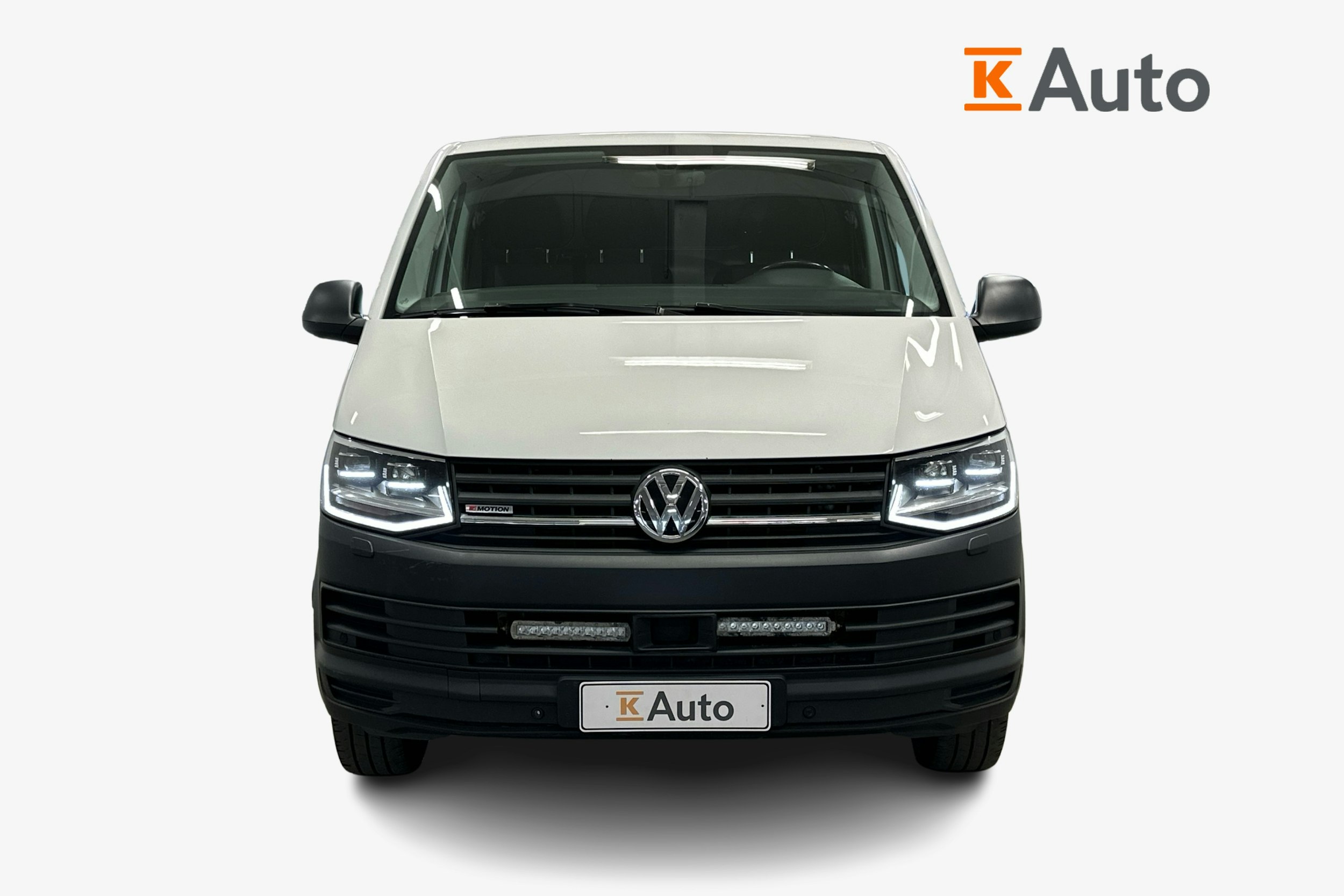 valkoinen Volkswagen Transporter 2018 kuva 4.