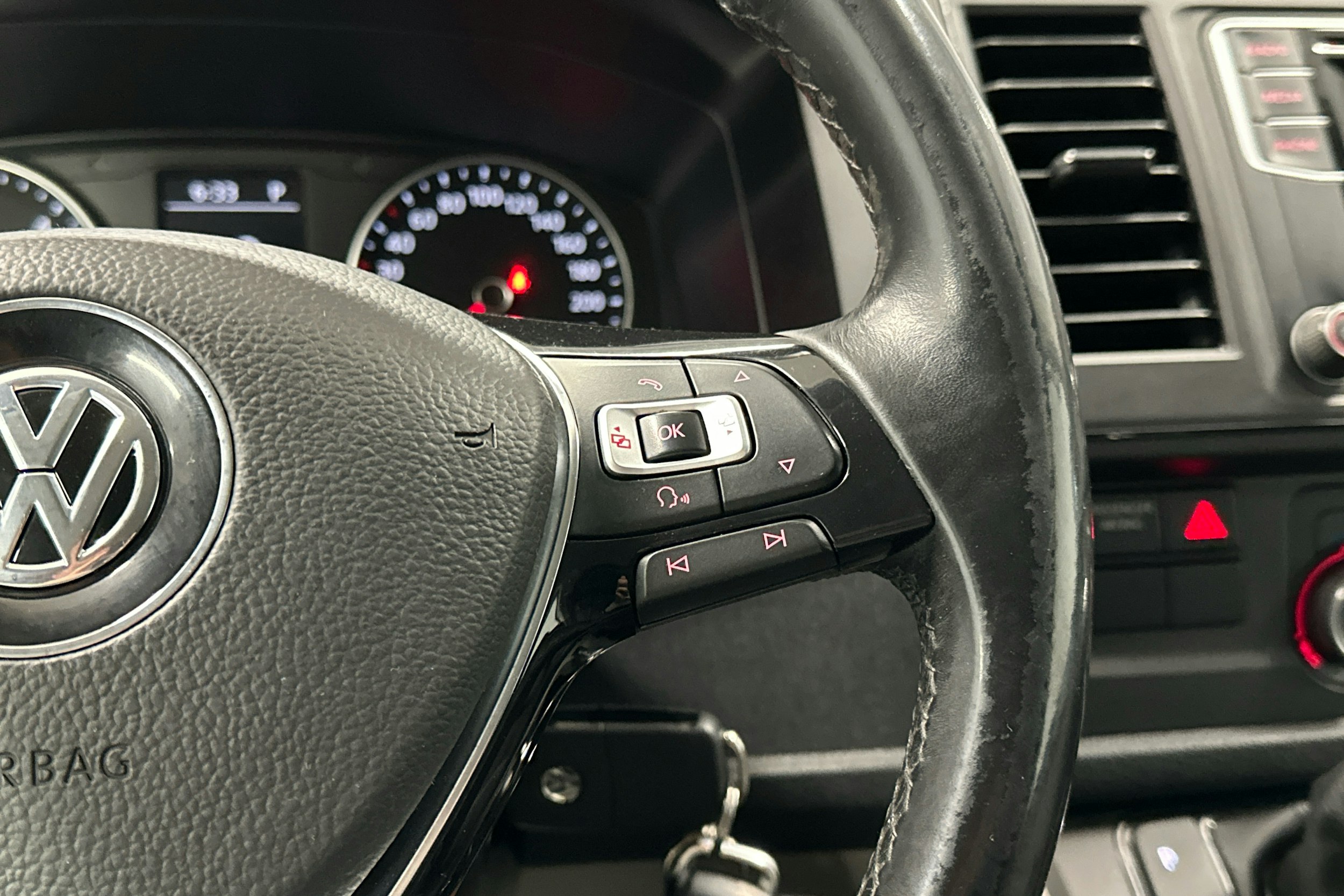valkoinen Volkswagen Transporter 2018 kuva 8.