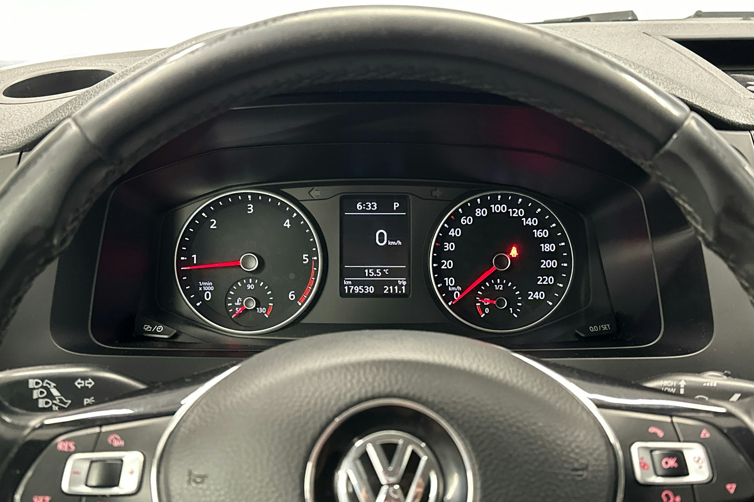 valkoinen Volkswagen Transporter 2018 kuva 10.