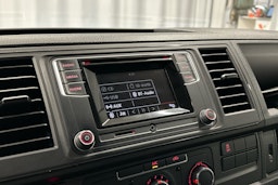 valkoinen Volkswagen Transporter 2018 kuva 12.