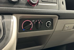 valkoinen Volkswagen Transporter 2018 kuva 14.